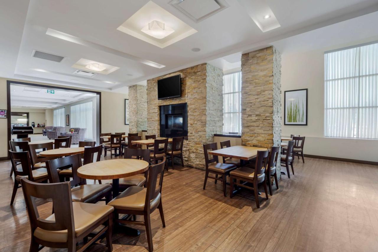 Western Edmonton Airport Hotel 3*