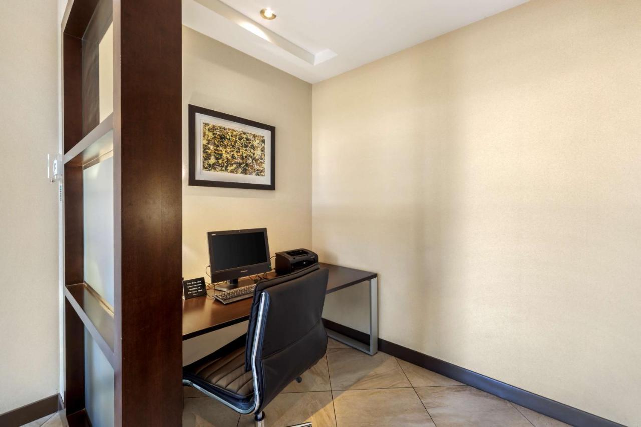 Western Edmonton Airport 3* Leduc