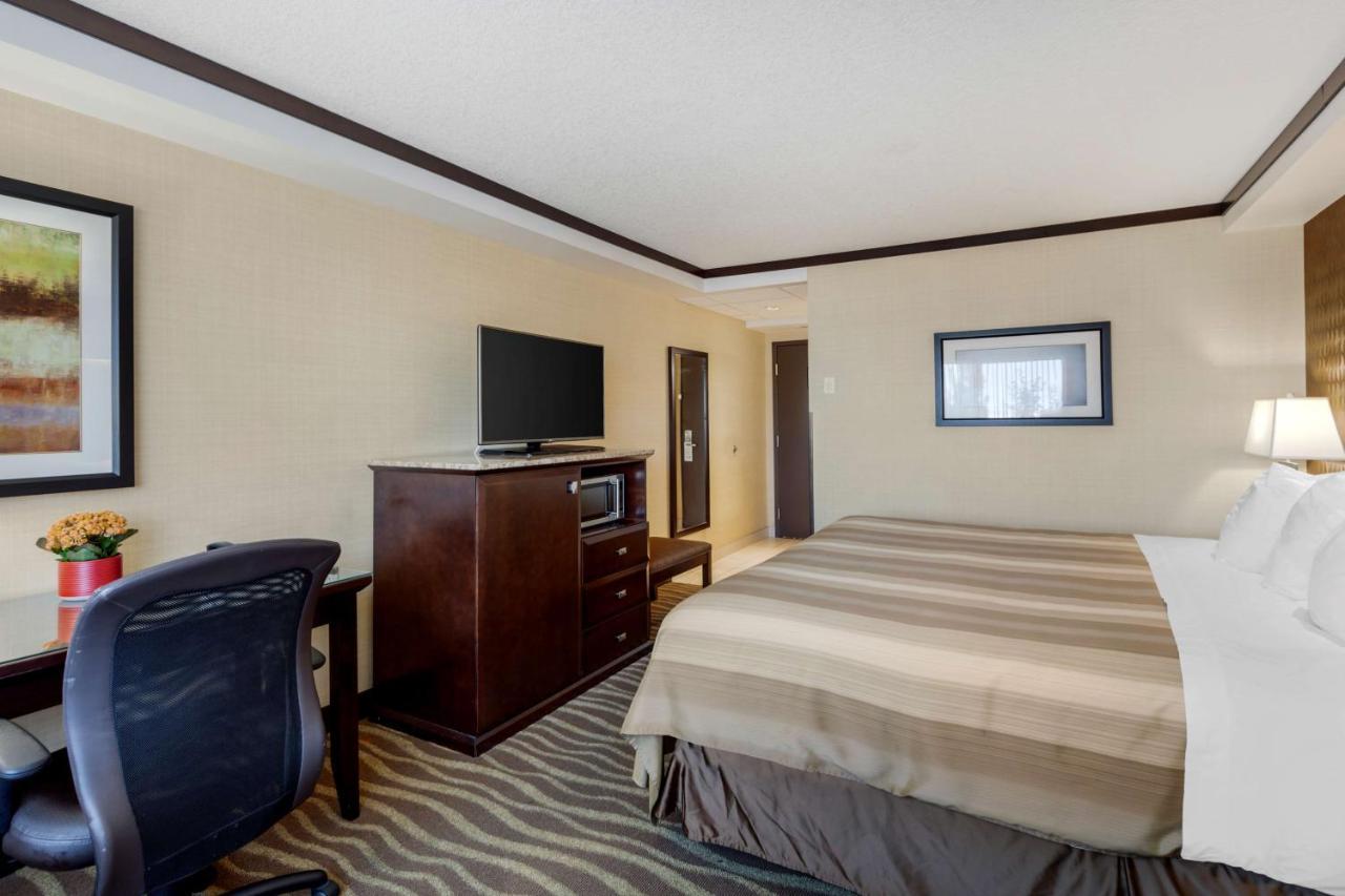 Western Edmonton Airport 3*